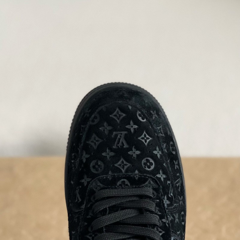 L0*is V*t0n × NIKE AIR FORCE 1 Sneaker