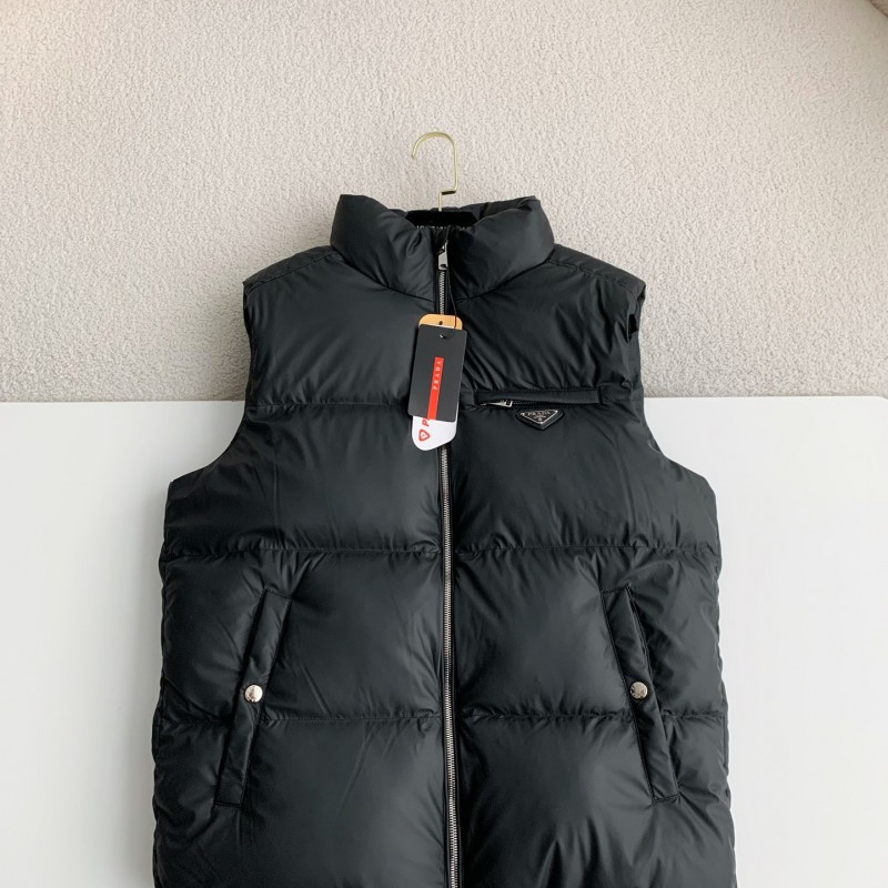 Pra*a white Go*e down vest