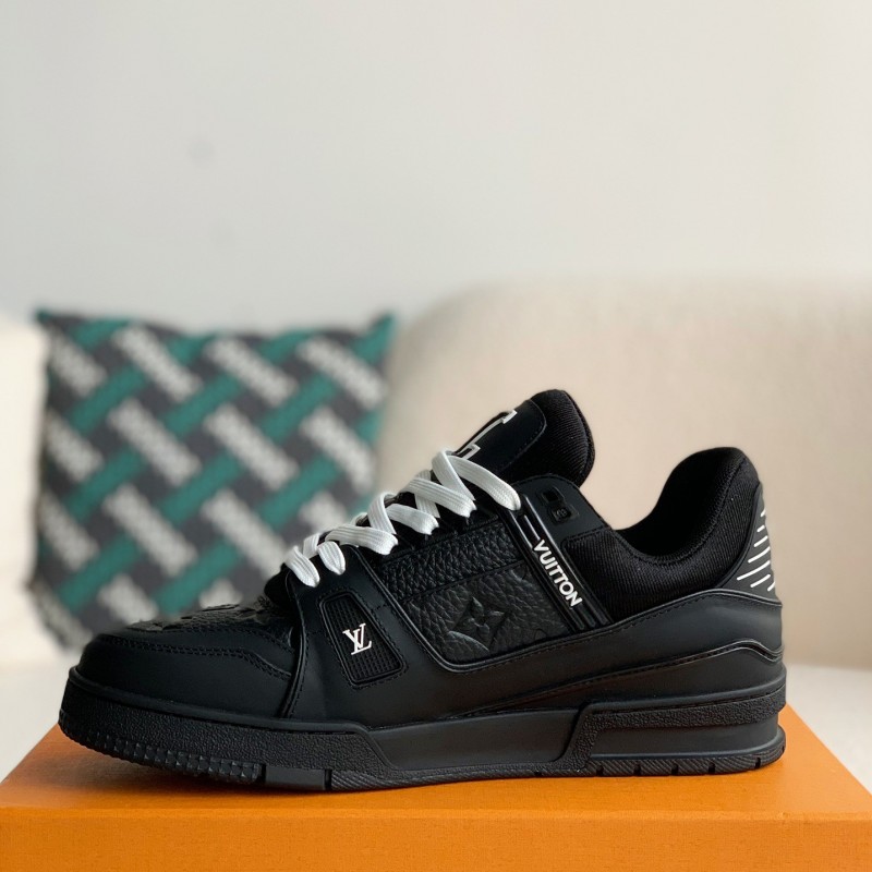 L0*is V*t0n TRAINER Sneakers