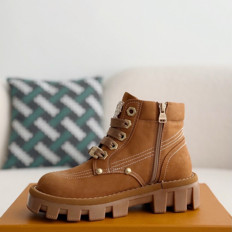 L0*is V*t0n Round toe lace-up boots