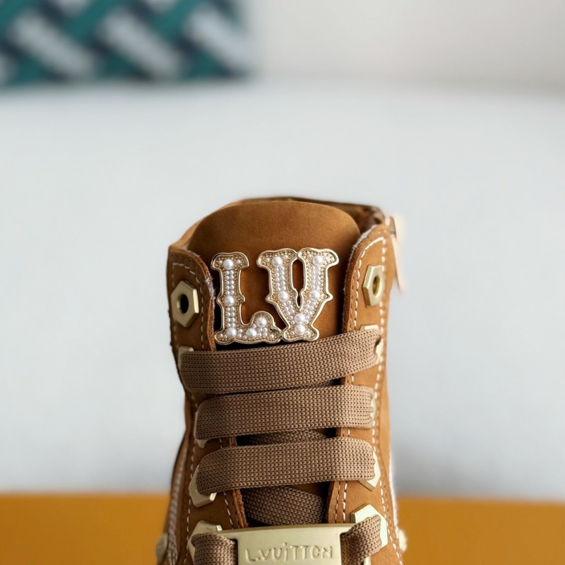 L0*is V*t0n Round toe lace-up boots