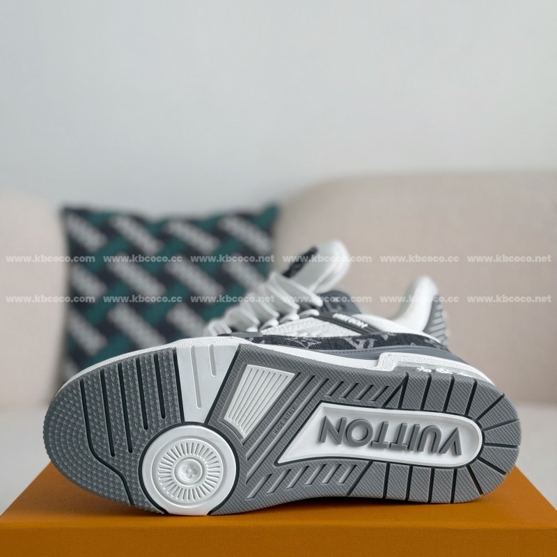 L0*is V*t0n TRAINER SNEAKERS