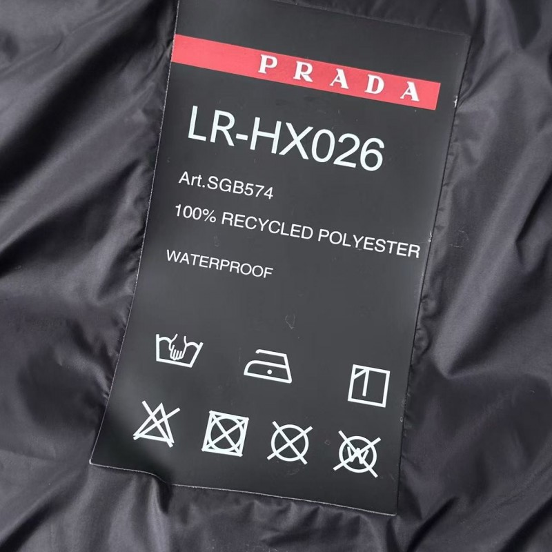 Pra*a classic red label new down vest