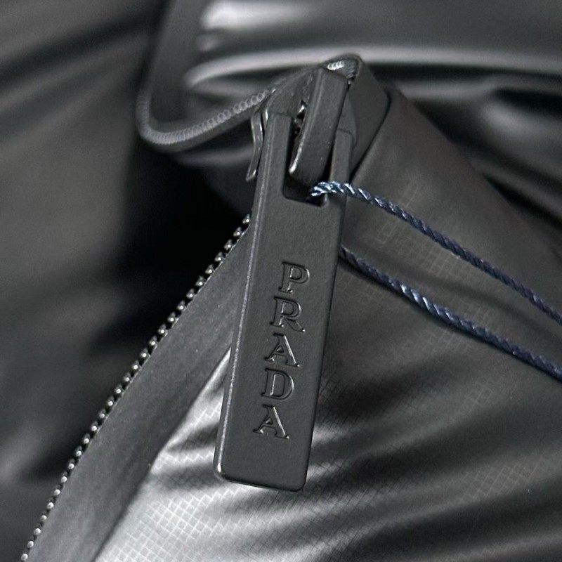 Pra*a classic red label new down vest
