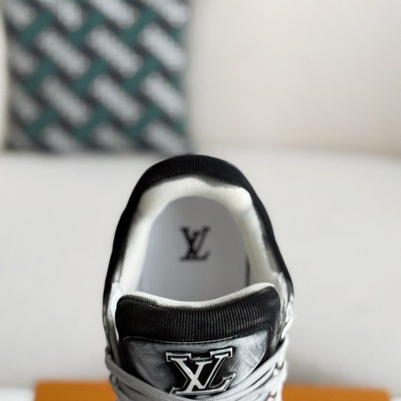 L0*is V*t0n TRAINER SNEAKERS