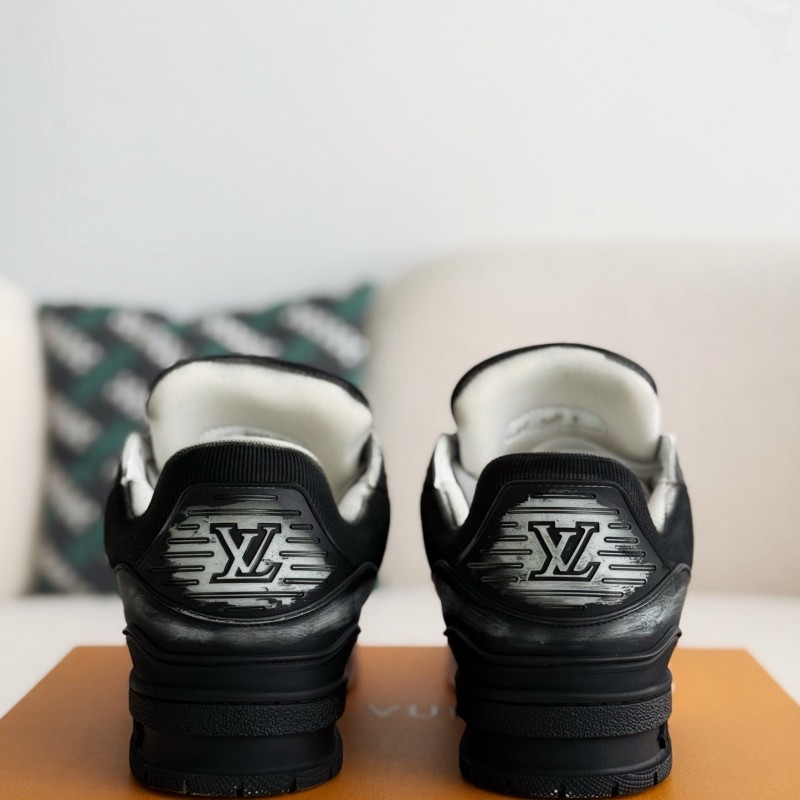 L0*is V*t0n TRAINER SNEAKERS