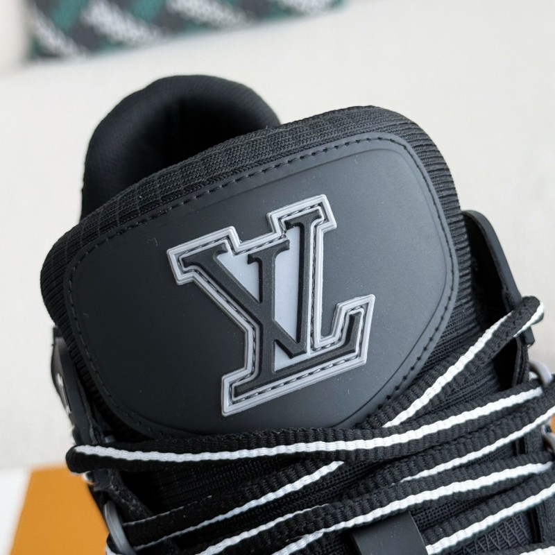 L0*is V*t0n TRAINER SNEAKERS