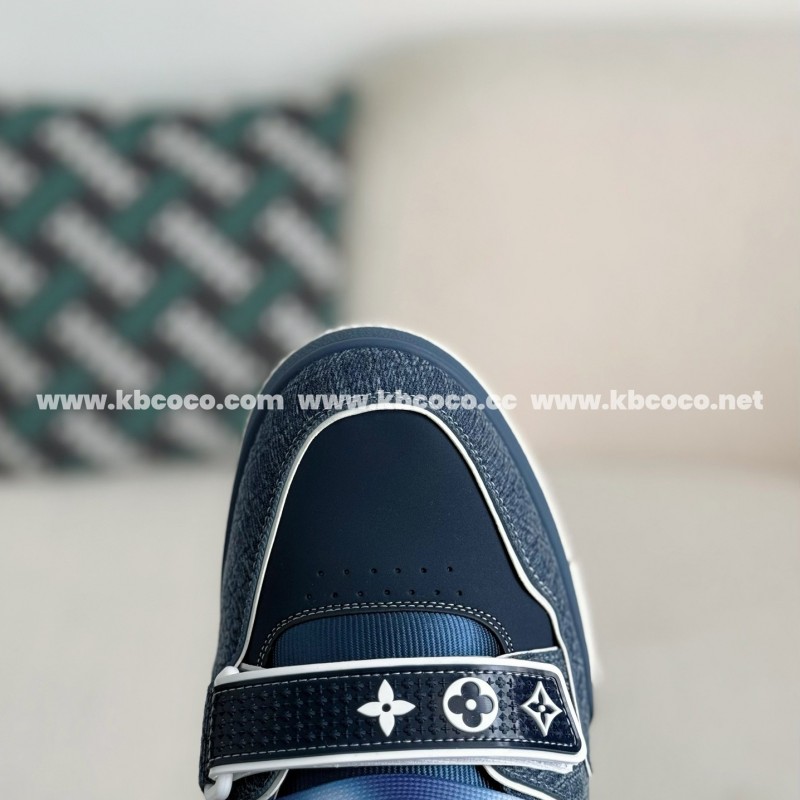 L0*is V*t0n TRAINER SNEAKERS
