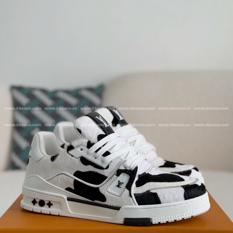 L0*is V*t0n TRAINER SNEAKERS