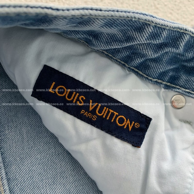 L0*is V*t0n  Costumes