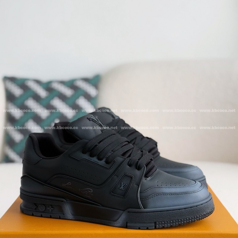 L0*is V*t0n TRAINER SNEAKERS
