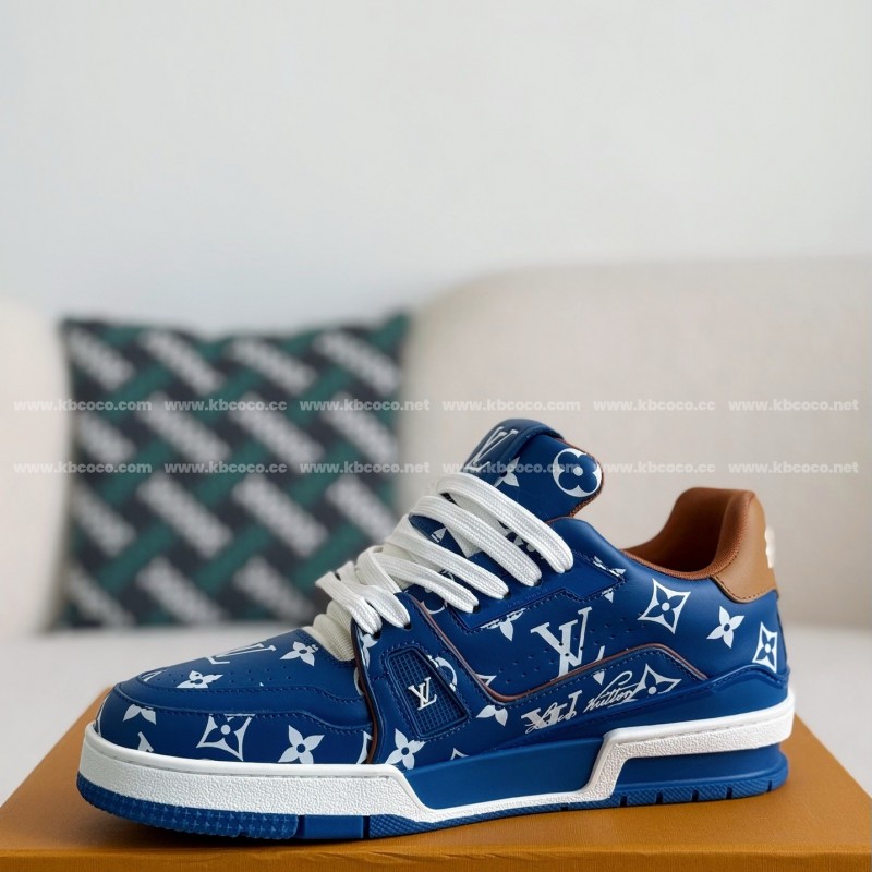 L0*is V*t0n TRAINER SNEAKERS