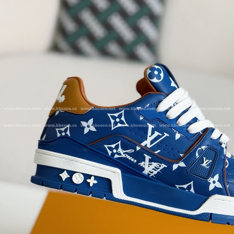 L0*is V*t0n TRAINER SNEAKERS