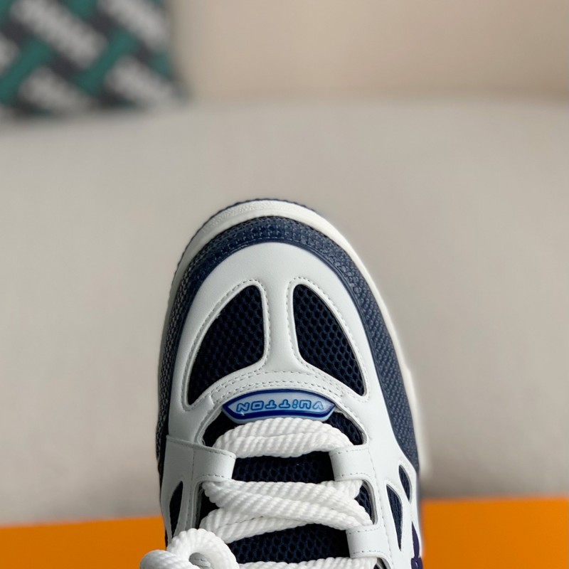 L0*is V*t0n  RUNNER TATIC  Sneakers