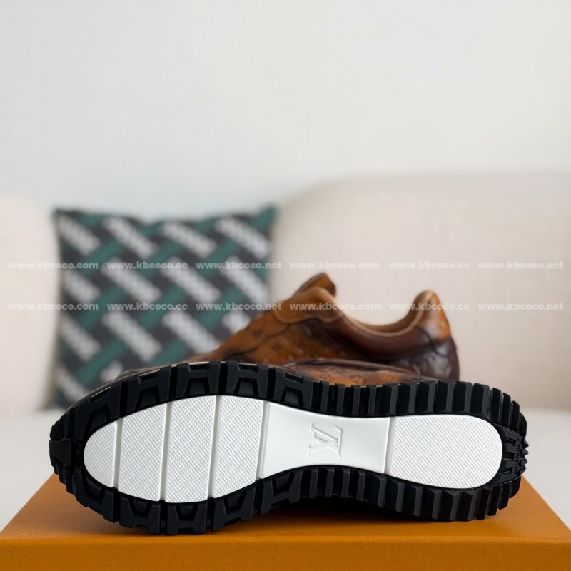 L0*is V*t0n  LEATHER LOW-TOP SHOES
