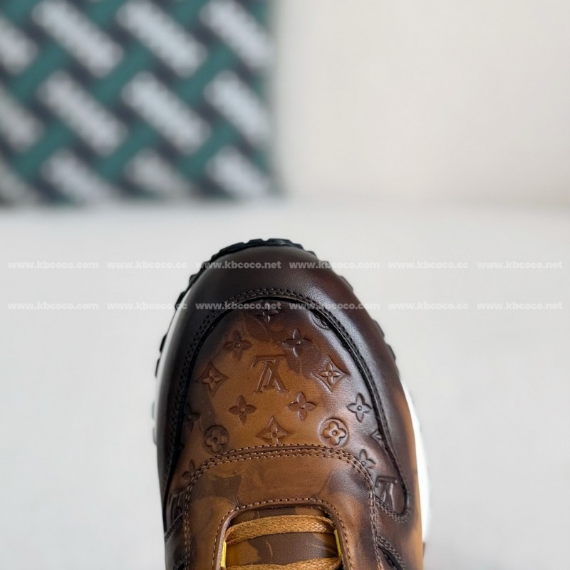 L0*is V*t0n  LEATHER LOW-TOP SHOES