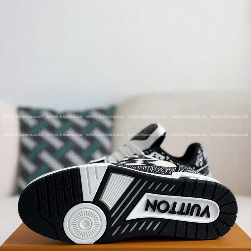 L0*is V*t0n Trainers Sneakers
