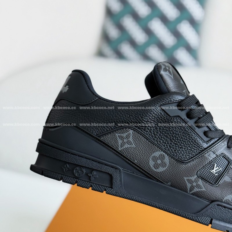 L0*is V*t0n TRAINER SNEAKERS