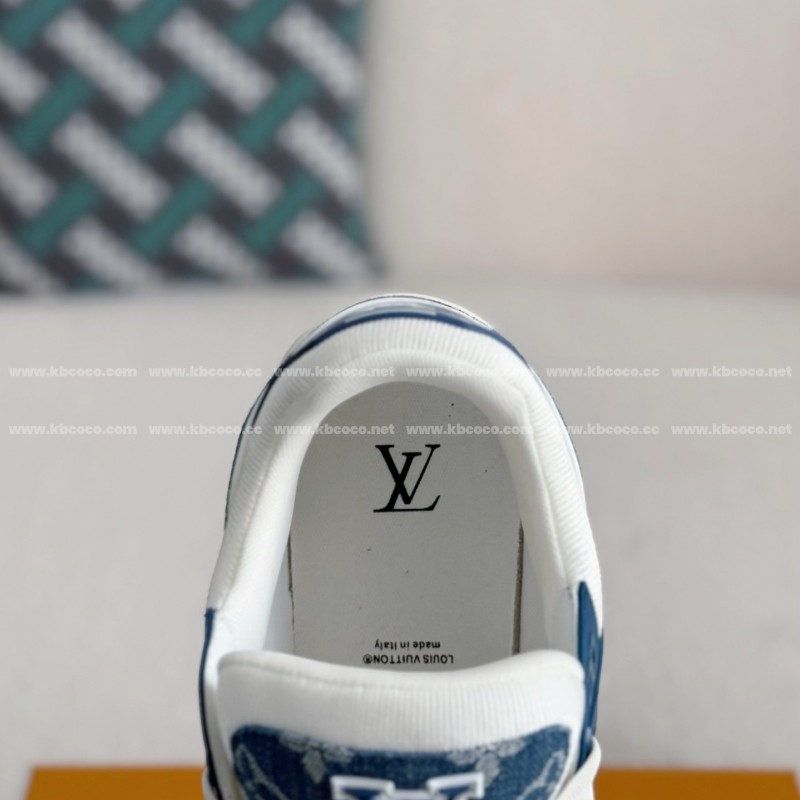 L0*is V*t0n TRAINER SNEAKERS