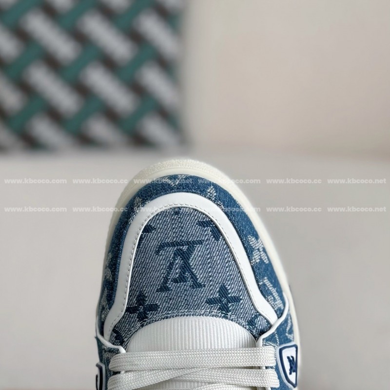 L0*is V*t0n TRAINER SNEAKERS