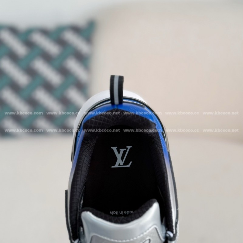 L0*is V*t0n RUNNER SNEAKERS