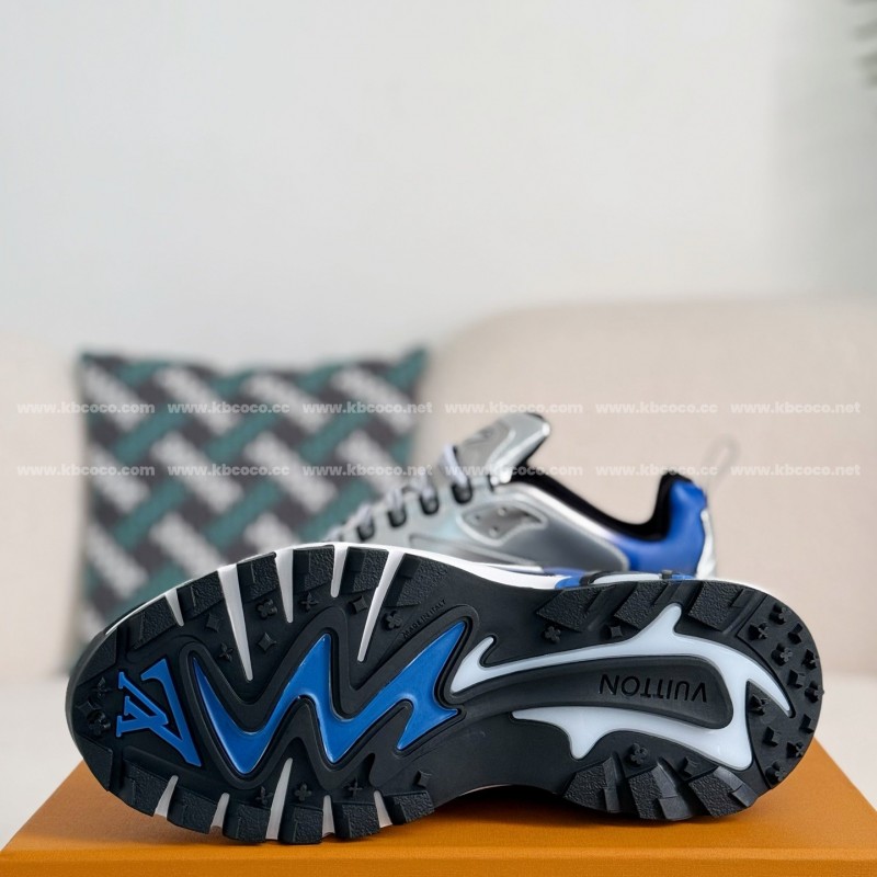 L0*is V*t0n RUNNER SNEAKERS