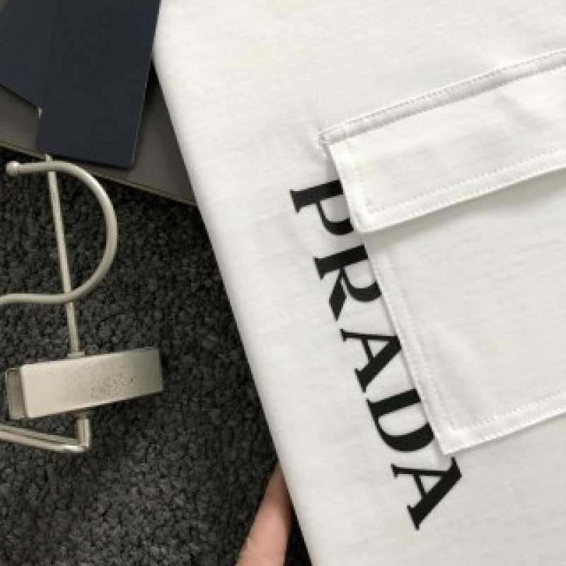 Pra*a SpringSummer White Pocket Letter Leather Fusion Metal Triangle Logo T-shirt