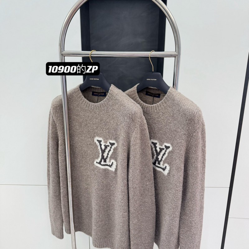 L0*is V*t0n Clothes