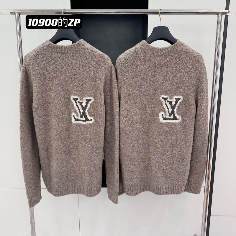 L0*is V*t0n Clothes