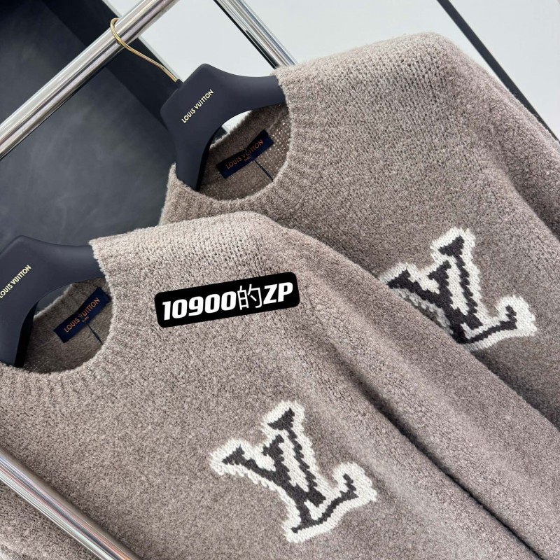 L0*is V*t0n Clothes