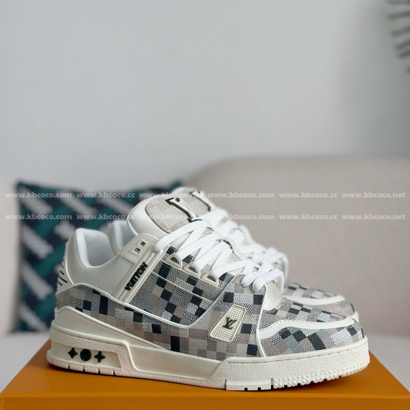 L0*is V*t0n TRAINER SNEAKERS