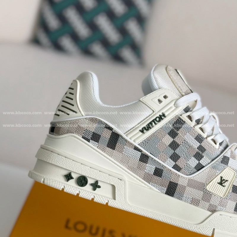 L0*is V*t0n TRAINER SNEAKERS