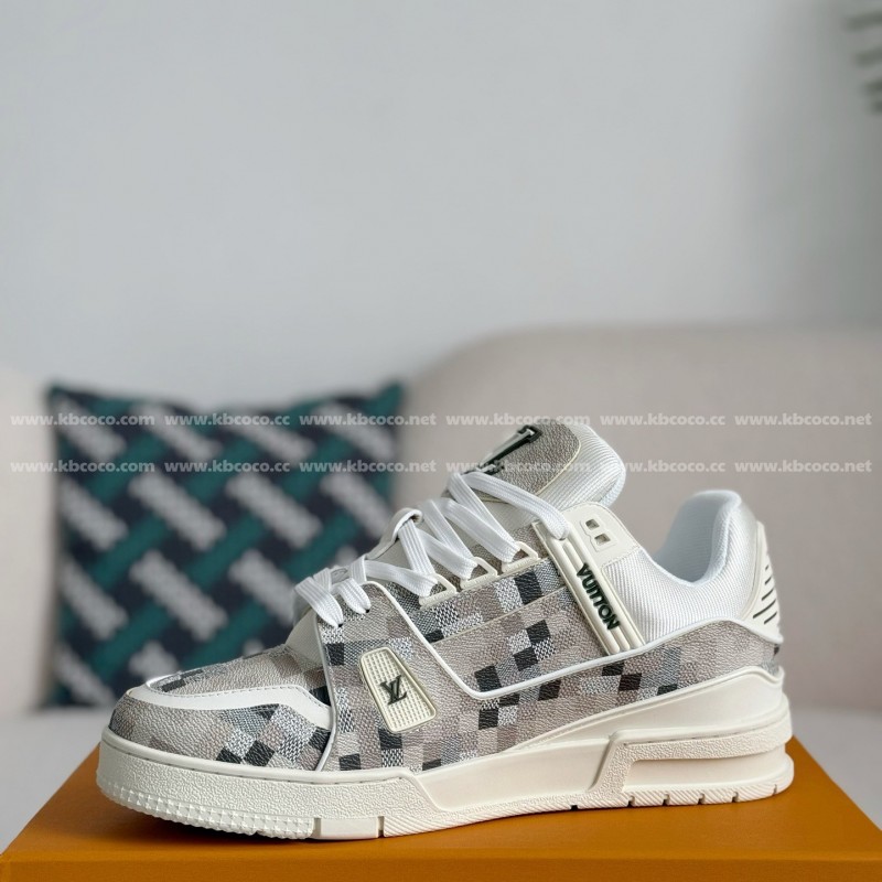 L0*is V*t0n TRAINER SNEAKERS