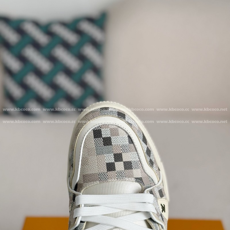 L0*is V*t0n TRAINER SNEAKERS