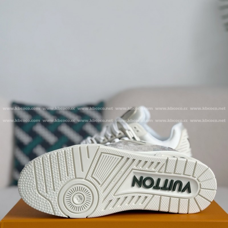 L0*is V*t0n TRAINER SNEAKERS