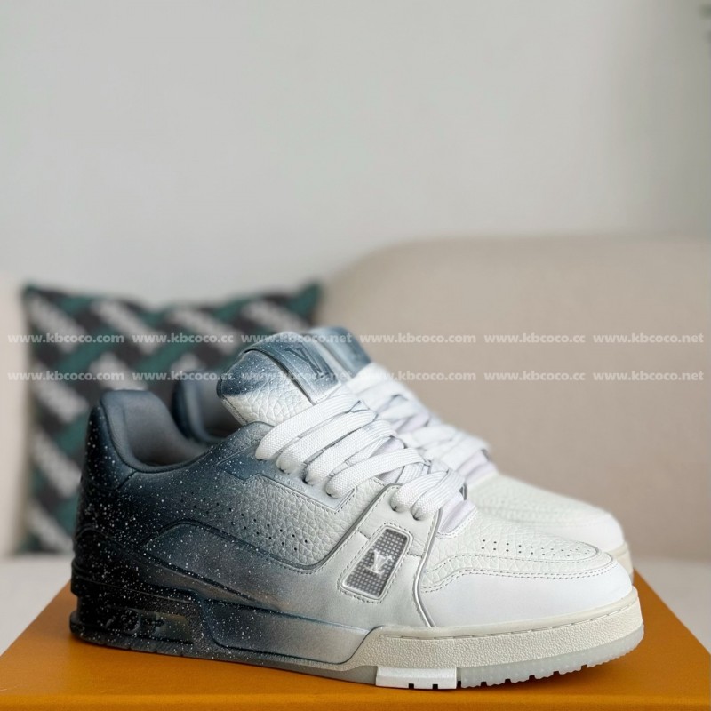 L0*is V*t0n TRAINER SNEAKERS