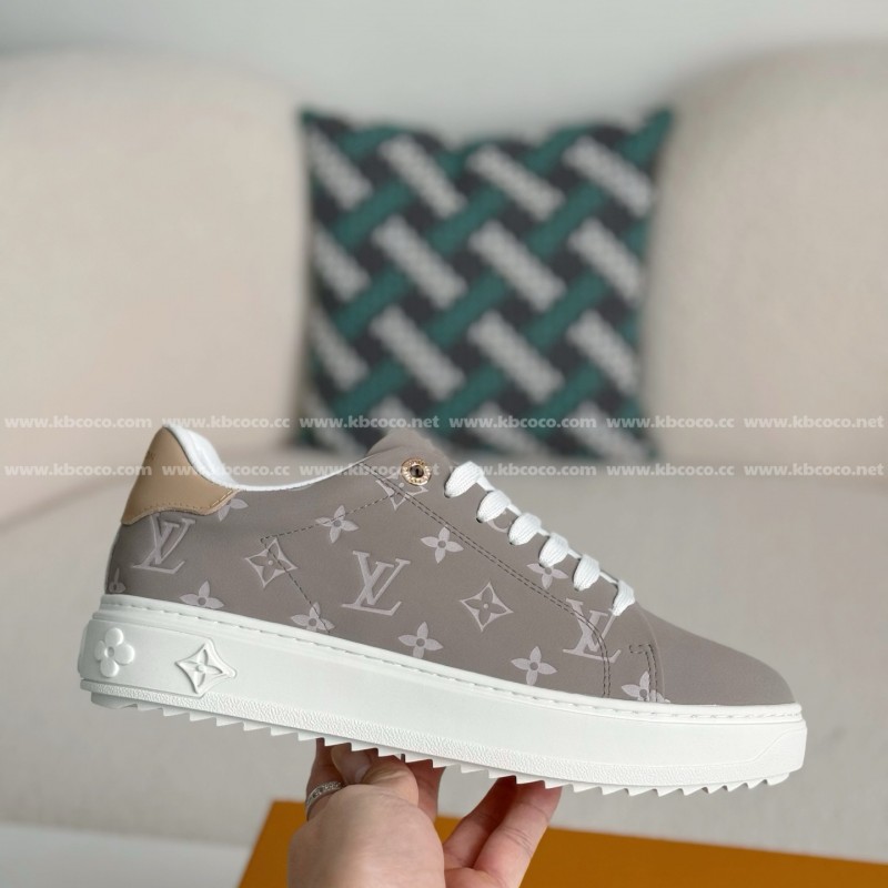 L0*is V*t0n Casual skate shoes