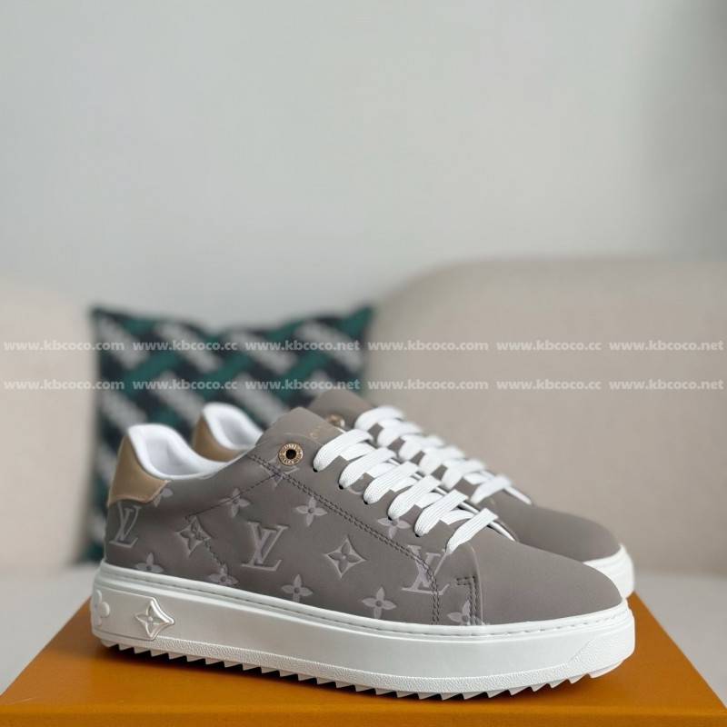 L0*is V*t0n Casual skate shoes