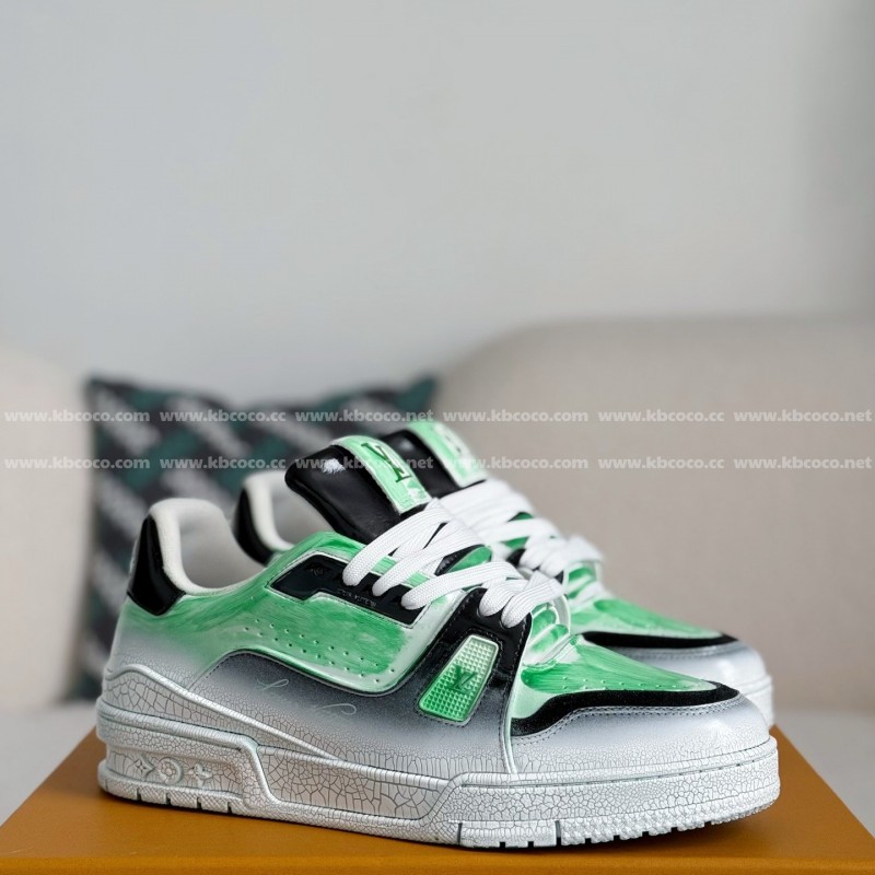 L0*is V*t0n TRAINER SNEAKERS