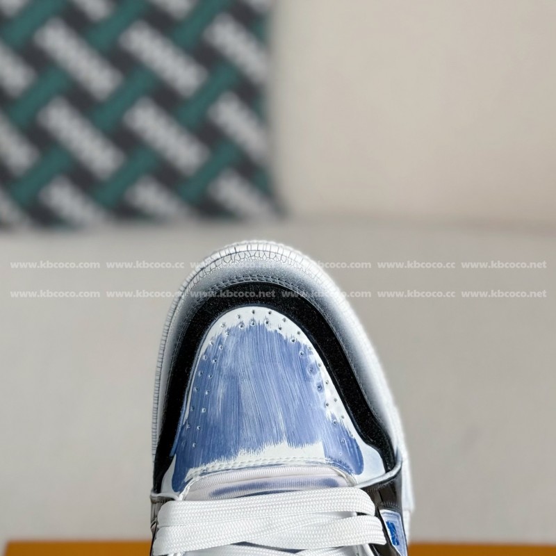 L0*is V*t0n TRAINER SNEAKERS