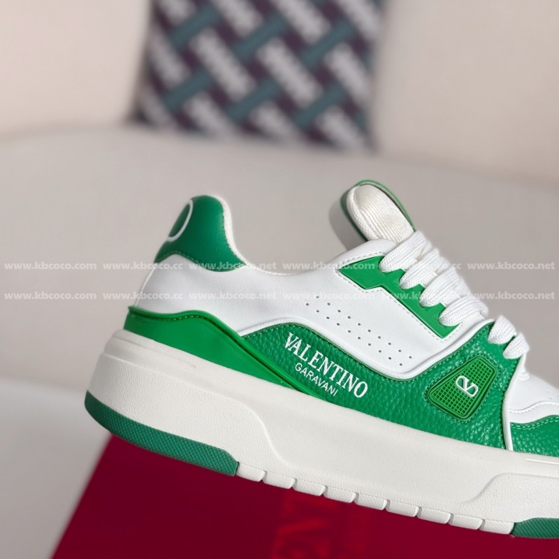 va*t*no Garavani Leather Casual Shoes