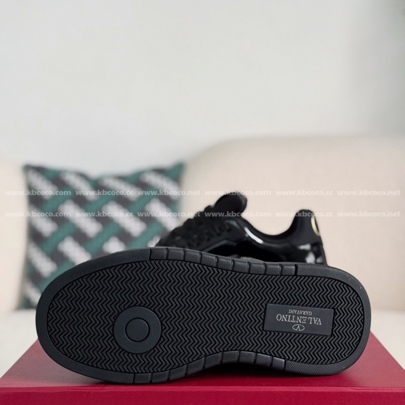 va*t*no Garavani Leather Casual Shoes