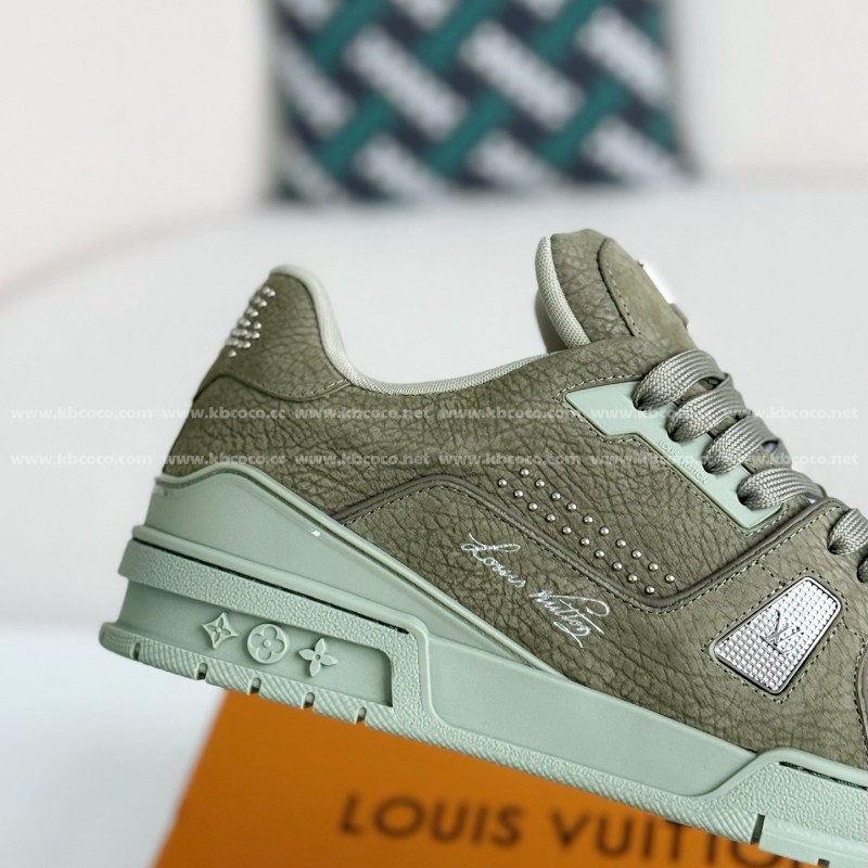 L0*is V*t0n TRAINER SNEAKERS