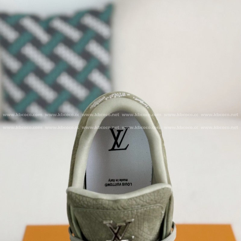 L0*is V*t0n TRAINER SNEAKERS