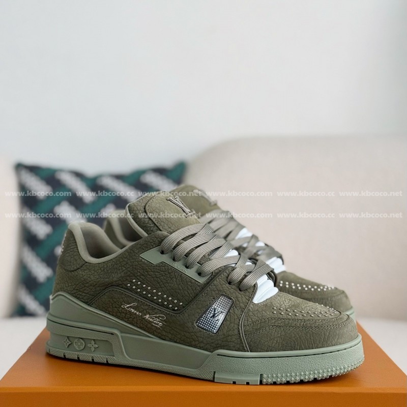 L0*is V*t0n TRAINER SNEAKERS