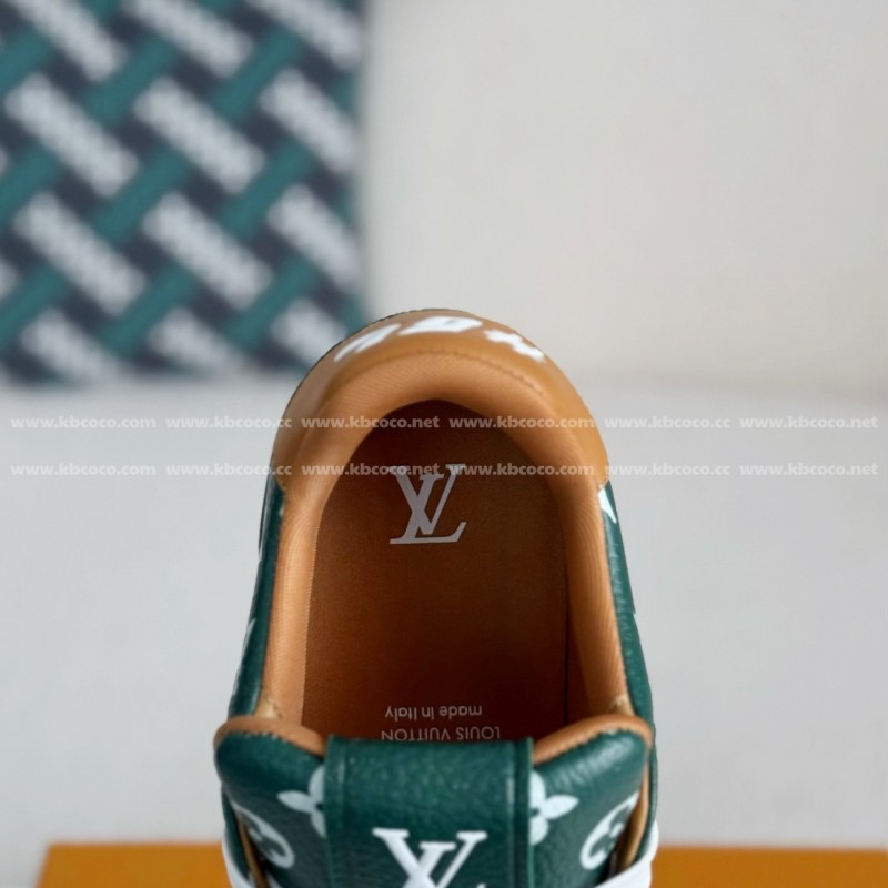 L0*is V*t0n TRAINER SNEAKERS