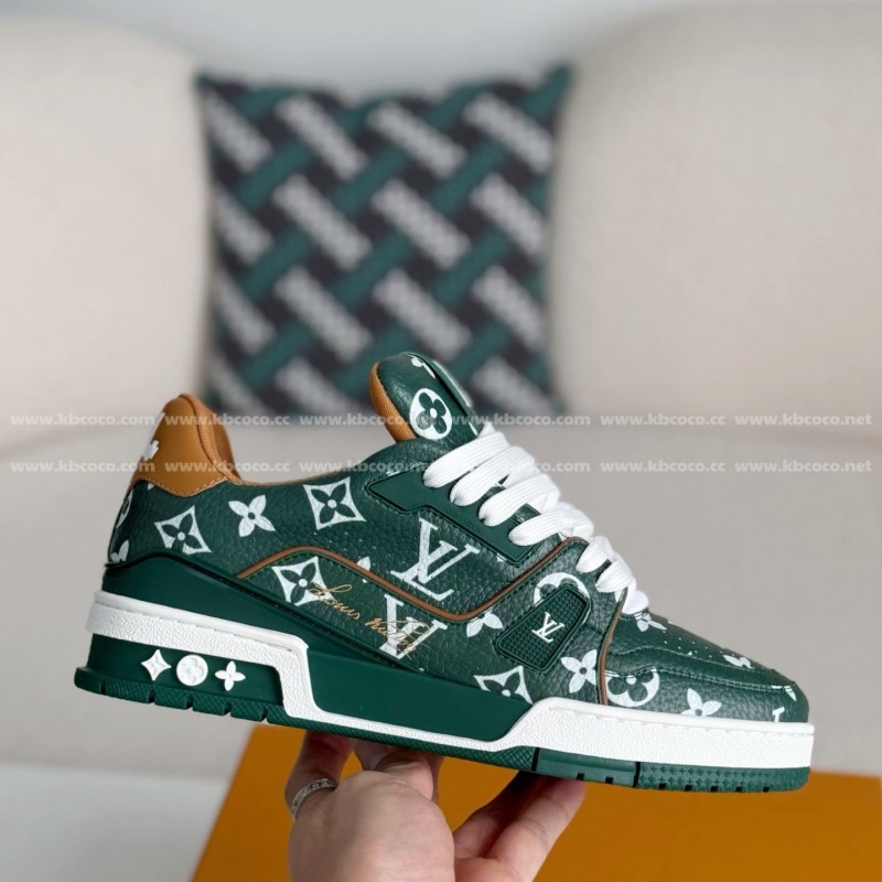 L0*is V*t0n TRAINER SNEAKERS