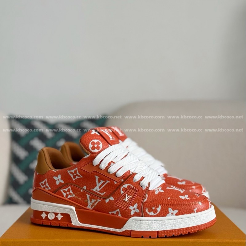 L0*is V*t0n TRAINER SNEAKERS