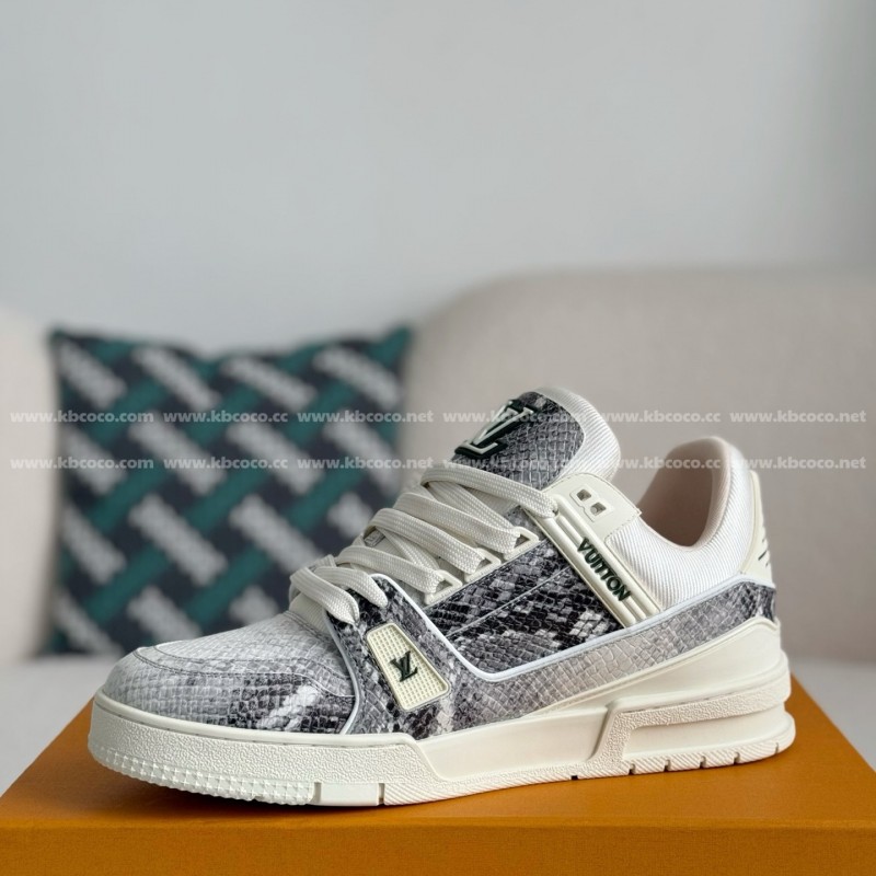 L0*is V*t0n TRAINER SNEAKERS