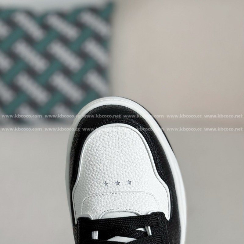 va*t*no One Stud Sneakers